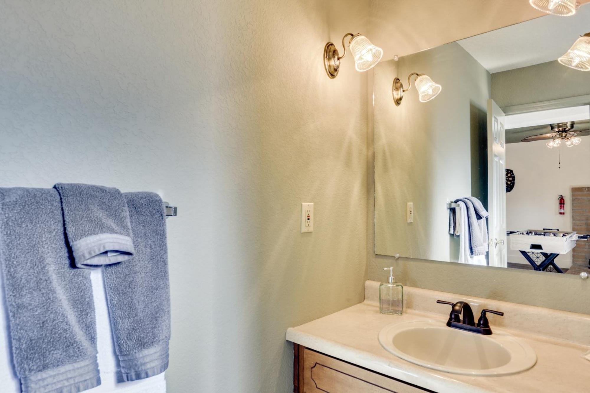 Pet-Friendly Escape With Game Room And Fire Pit! North Fork Eksteriør billede